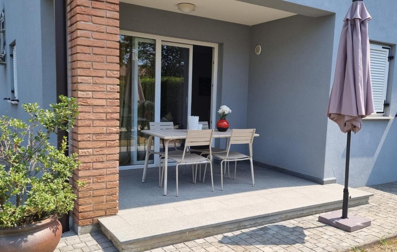 Casa Emma With Pool Appartement Poreč Buitenkant foto