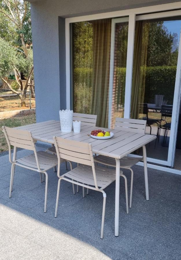 Casa Emma With Pool Appartement Poreč Buitenkant foto